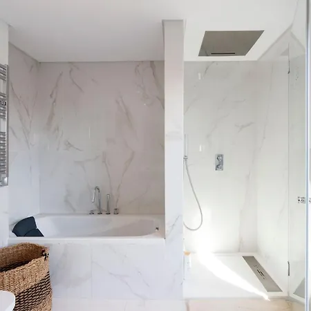 홈스테이 Luxury With Balcony And Shared In The Parque Eduardo Vii Area