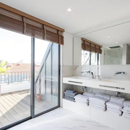 Luxury With Balcony And Shared In The Parque Eduardo Vii Area Lisbona